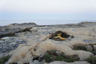 Hamaki wśród skał na Gozo