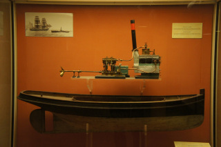 Model statku z maszyną parową